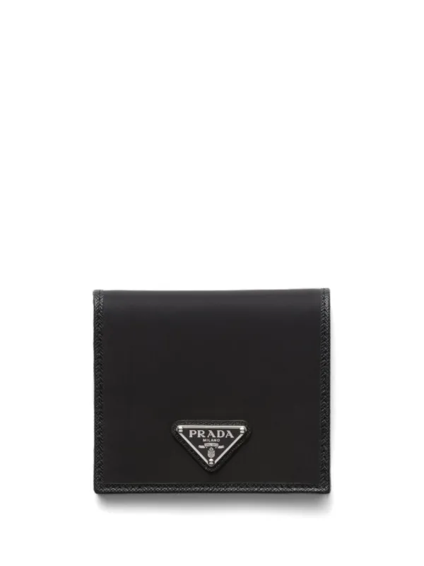 折りたたみ財布 PRADA BLACK RE-NYLON WALLET WITH LOGO TRIANGLE 23878617_53992693_600.jpg