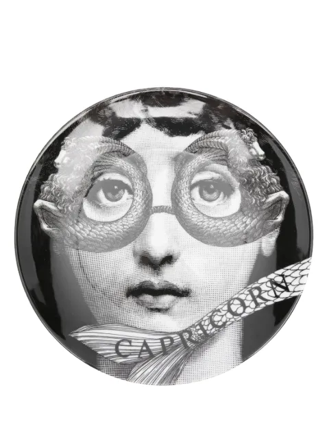 Fornasetti plato de pared Tema e Variazioni n.357 Capricorn de 26cm