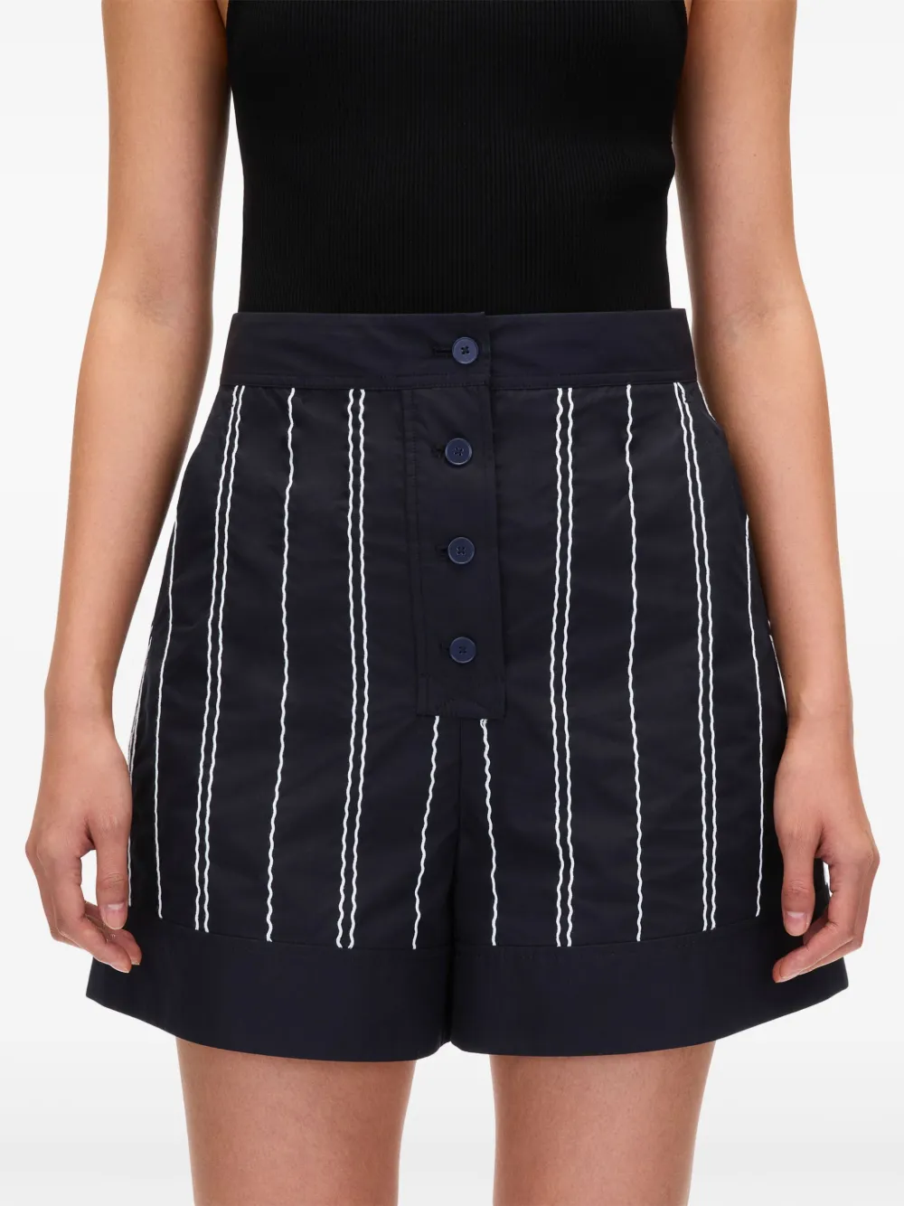 Wave-Stitching Thigh-Length Shorts
