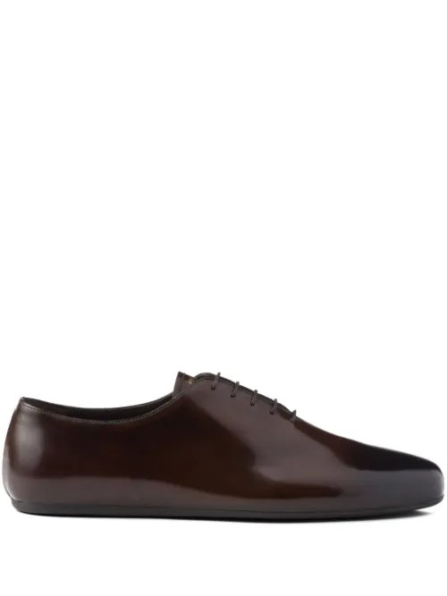 Derbies en cuir à effet brossé - Prada - Modalova