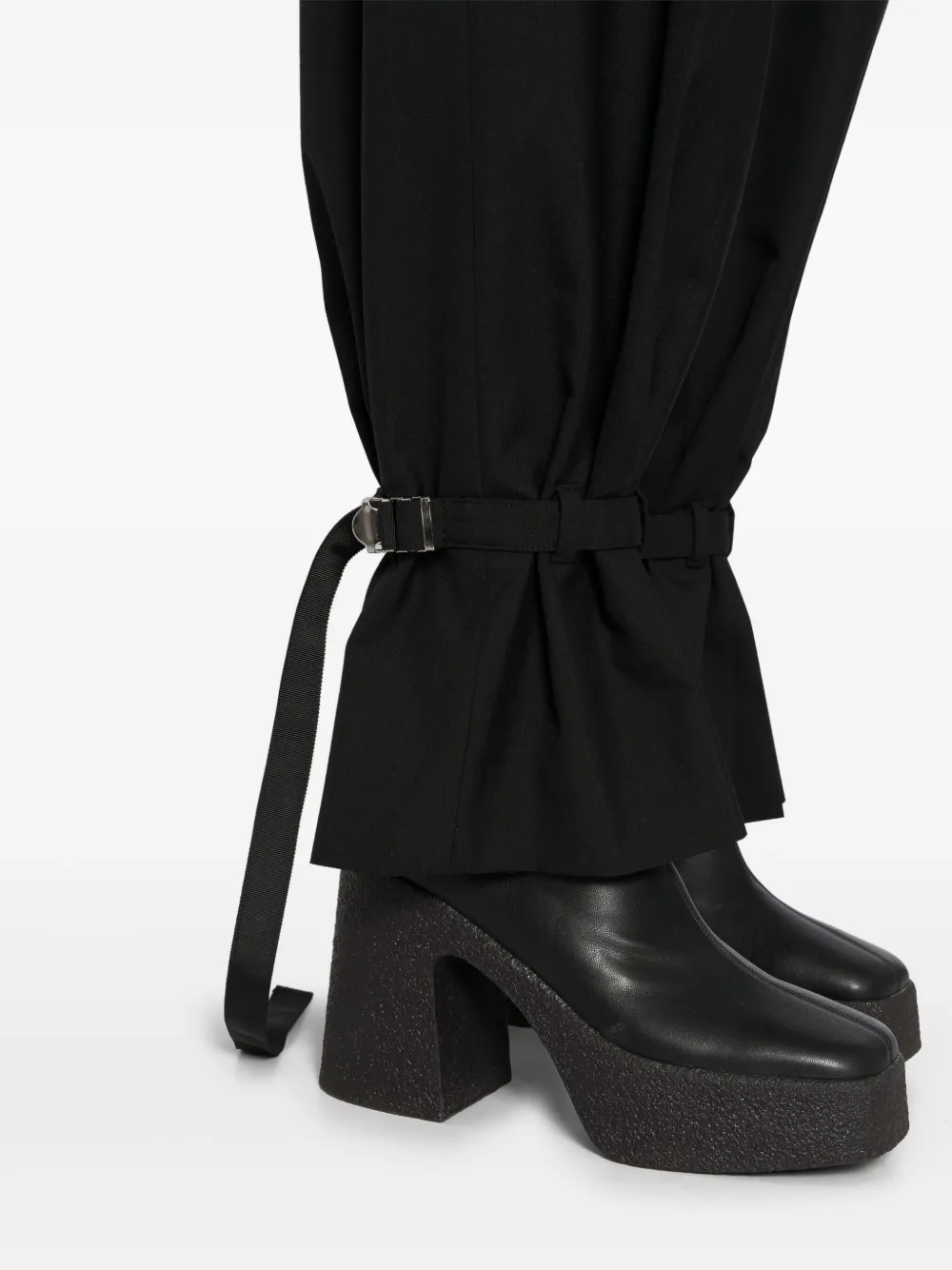 sacai Pantalon met ceintuur Zwart