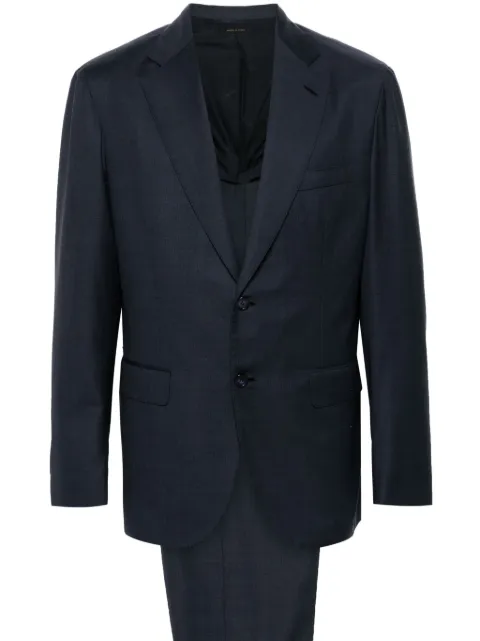 Brioni traje con botones y solapas de muesca