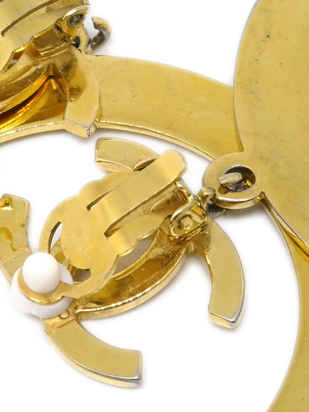 Pre-owned Chanel 1990-2000s Gold Plated Cc Clip-on Earrings