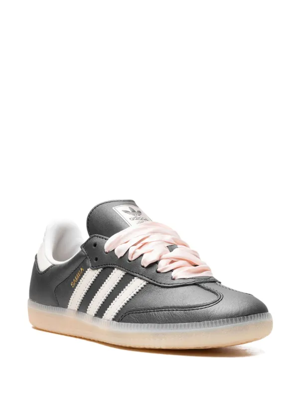 男女兼用【adidas】Samba OG ニット クロシェ ロゴ スニーカー Adidas Samba OG スニーカー | グレー | FARFETCH JP