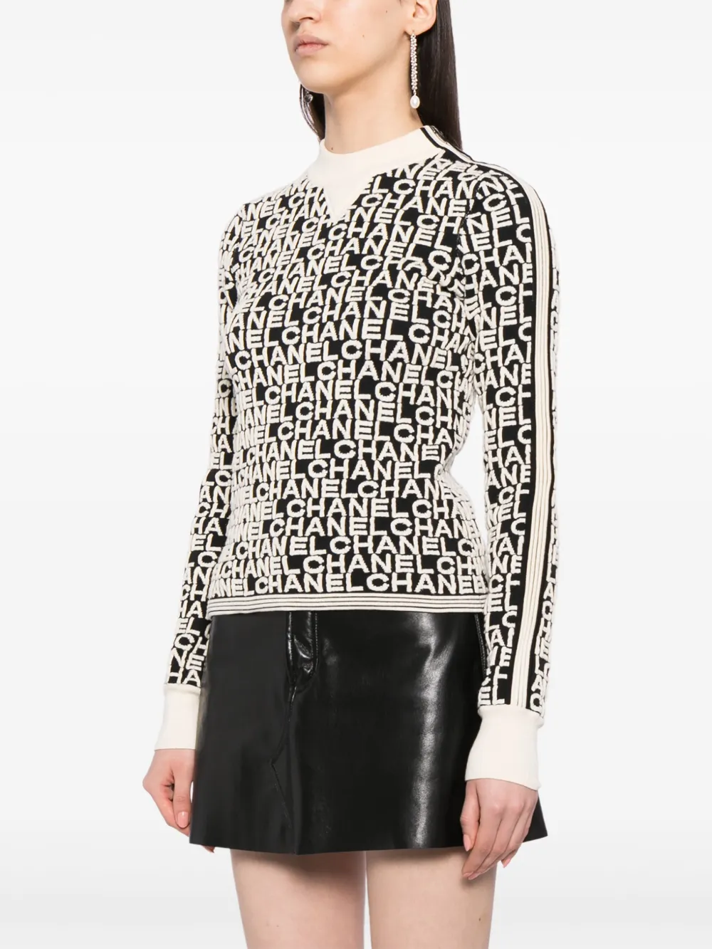Pre-owned Chanel 2001 Logo-intarsia Wool Jumper In Black