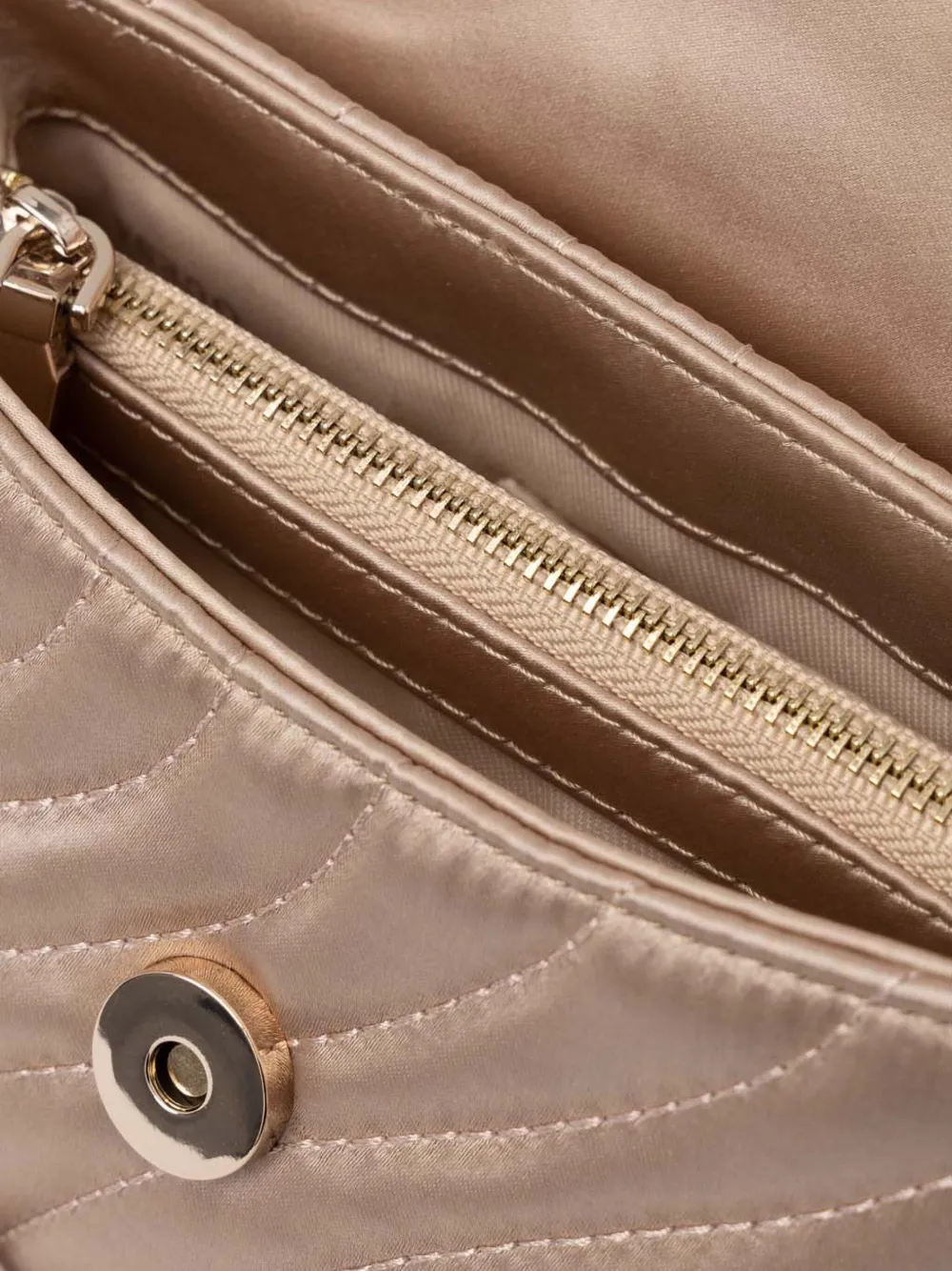 GUESS USA Gewatteerde crossbodytas Beige