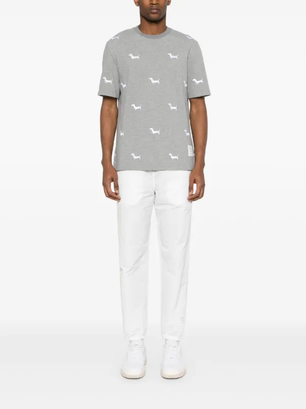 【送料&関税込】Thom Browne Dog-embroidered Crewneck T-shirt Thom Browne dog-embroidered Cotton T-shirt | White | FARFETCH
