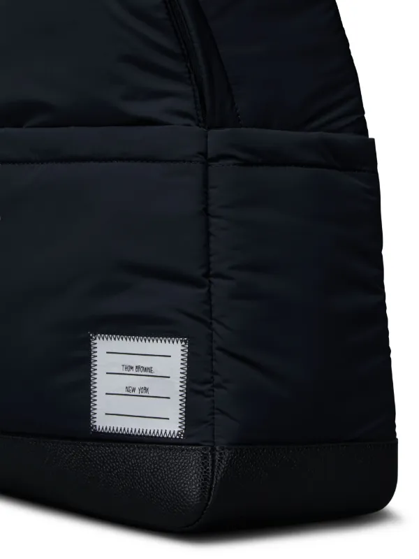 THOM BROWNE ブラックリュック Thom Browne logo-appliqué Backpack | Black | FARFETCH