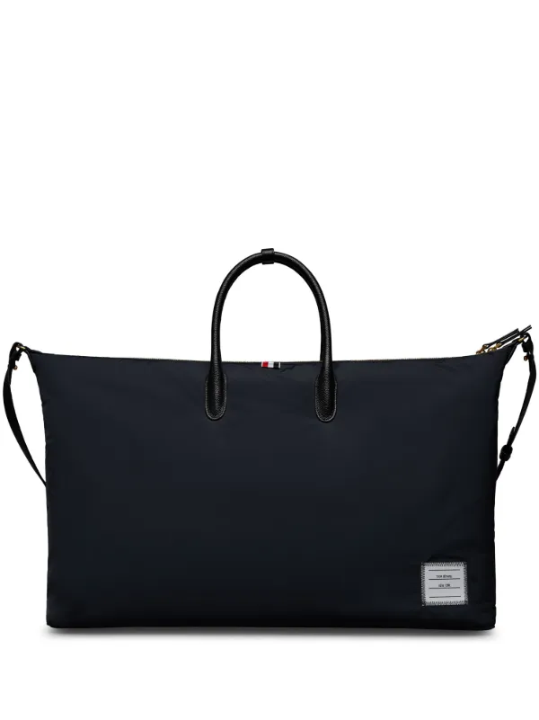 【THOM BROWNE】ロゴ パッチ マンツーマン/追跡可能 Thom Browne ロゴパッチ バッグ | ブラック | FARFETCH JP
