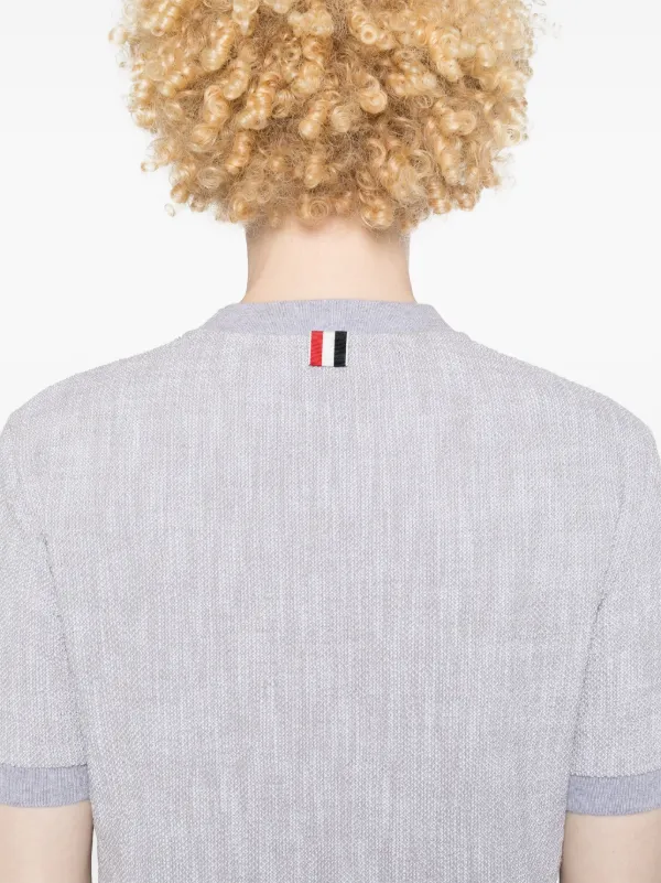 Tシャツ・カットソー THOM BROWNE 25SS Boucle Logo T-Shirt FJS206A J0194 065 Thom Browne Bouclé logo-patch T-shirt | Grey | FARFETCH ID