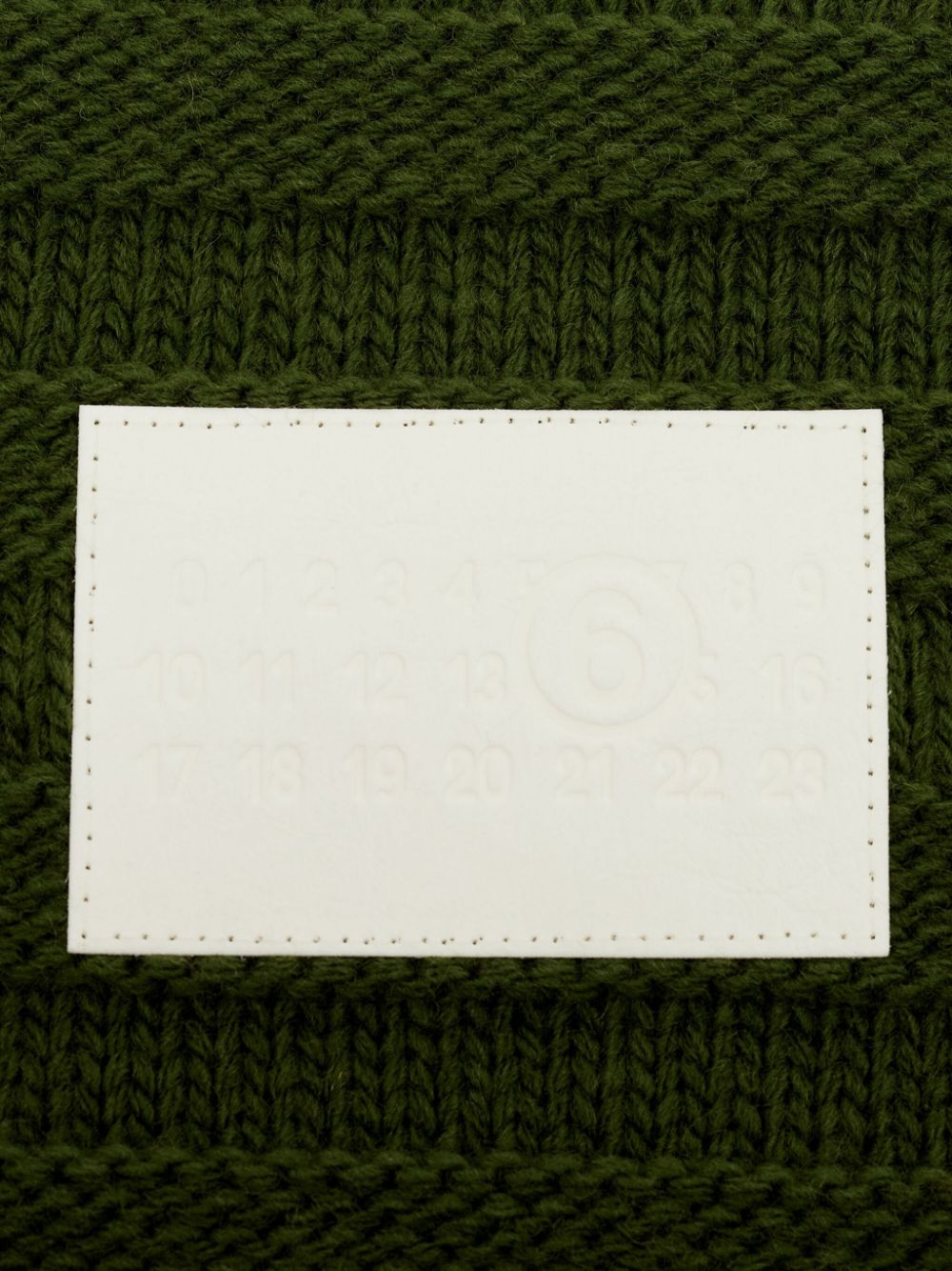 Shop Mm6 Maison Margiela Logo-print Knitted Scarf In 绿色