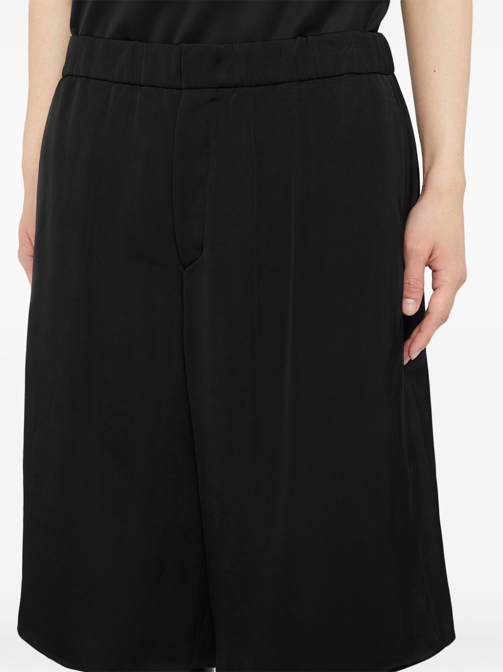 Shop Jil Sander Elasticated-waist Shorts In 黑色