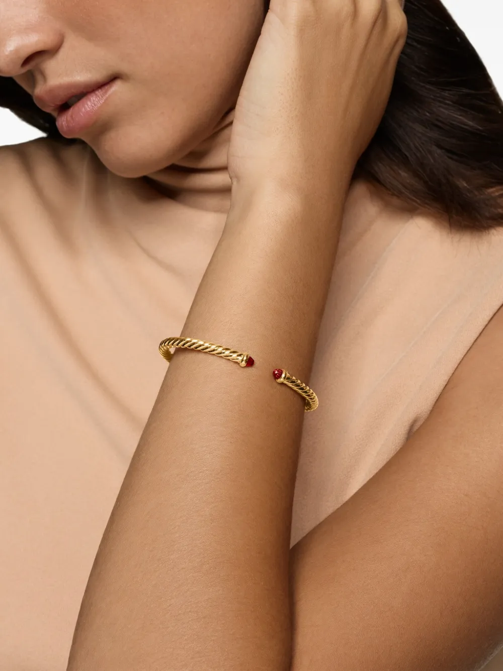 David Yurman 케이블스파이라 18K 옐로 골드 가넷 커프 브레이슬릿 | Image 2
