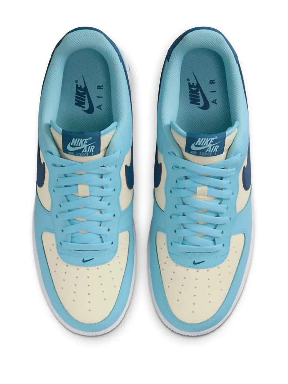 Nike Air Force 1 Low 07 en azul acuario y blanco leche coco