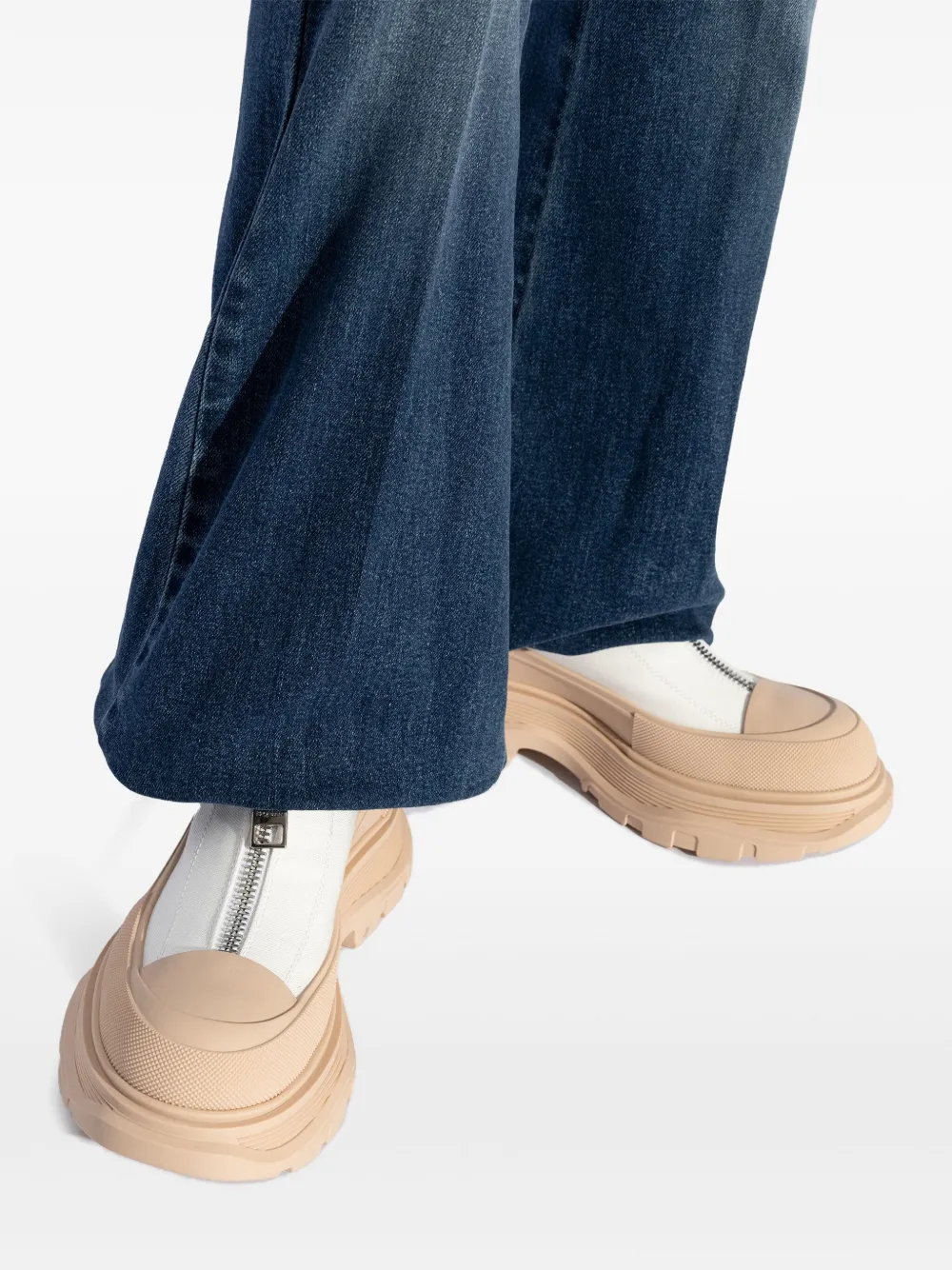 Alexander Mcqueen Women Two-tone Canvas Tread Slick Sneakers In 白色