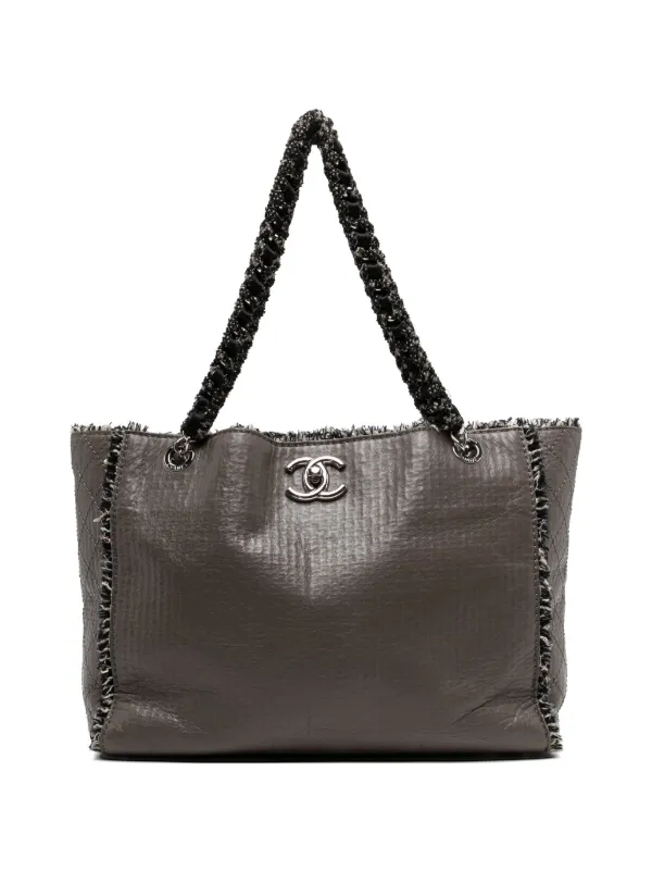 Chanel Pre-owned 2009 Logo-clasp Leather Tote Bag in Neutrals