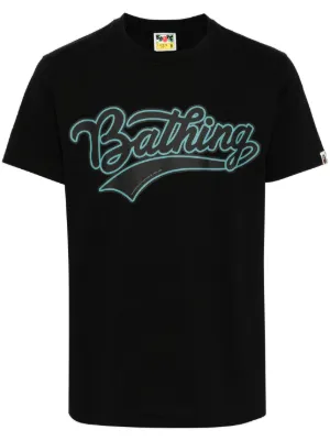 エド A BATHING APE Tシャツ A BATHING APE® logo-print T-shirt | Black | FARFETCH