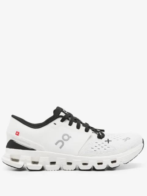On tenis Cloud X 4
