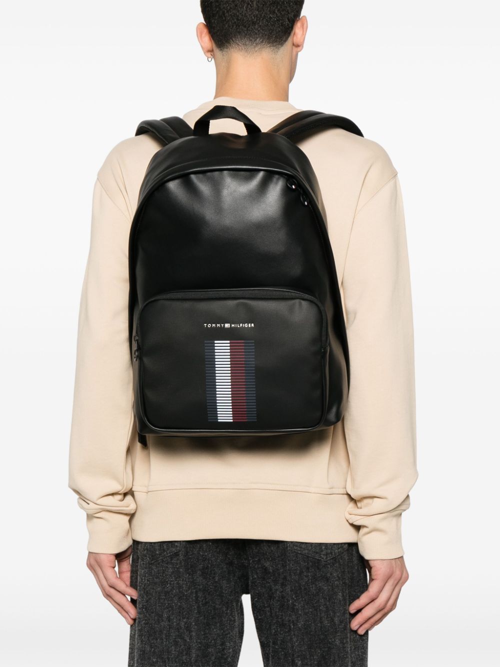 Tommy Hilfiger logo-embossed backpack - Zwart