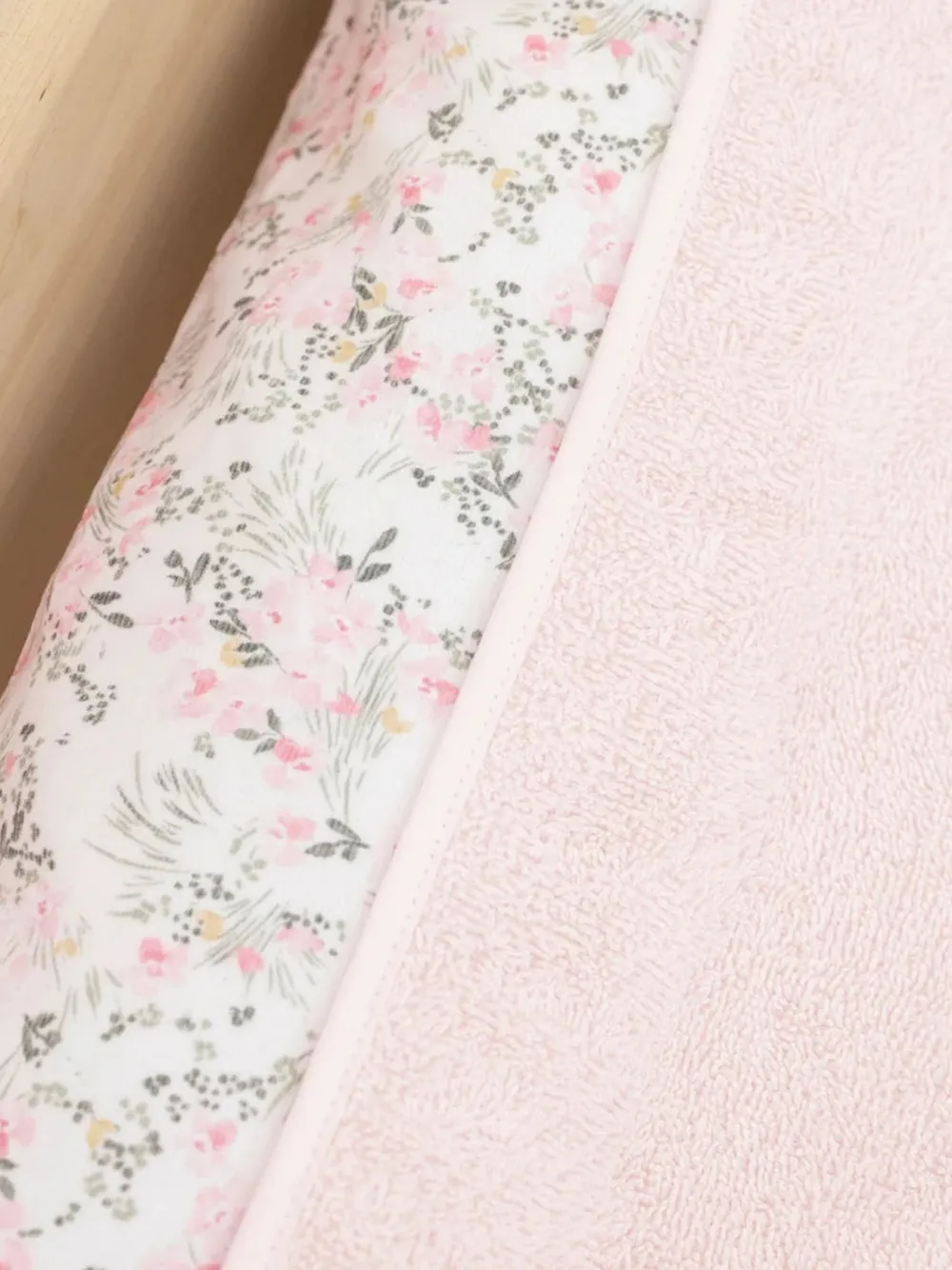 Tartine Et Chocolat Aankleedkussen met bloemenprint Roze