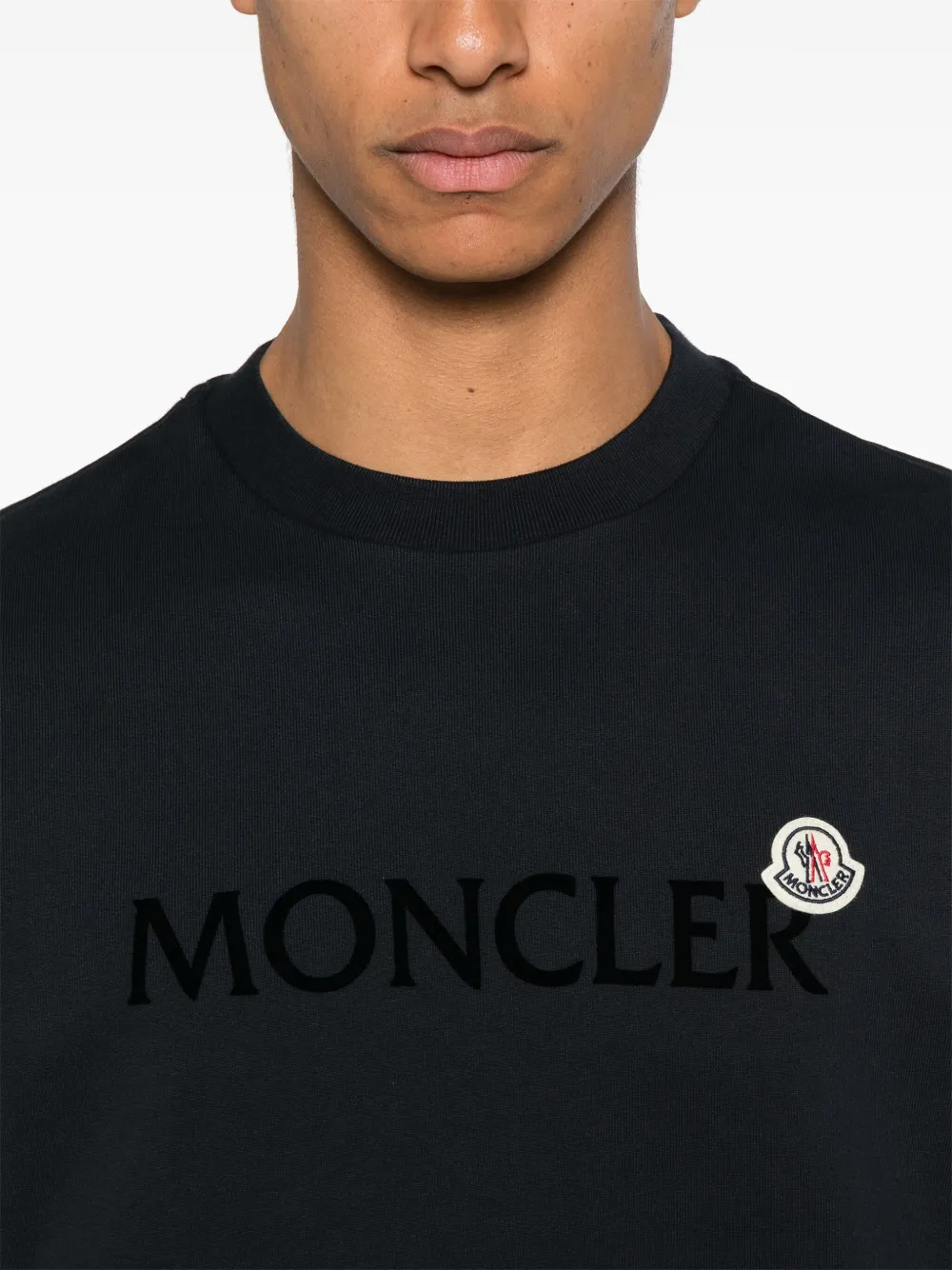 ☆未使用・本物保証☆MONCLER ロゴ入りスウェットシャツ Mサイズ ブラック 新品未使用タグ付き☆MONCLER Logo Patch スウェット XL 黒色