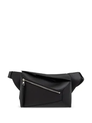 Prada ロゴプレート ベルトバッグ | ブラック | FARFETCH JP
