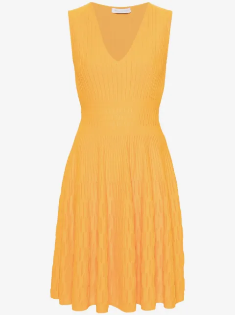 Antonino Valenti vestido tejido Rupi Kaur