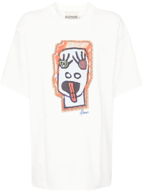ALEMAIS players face oversized t-shirt