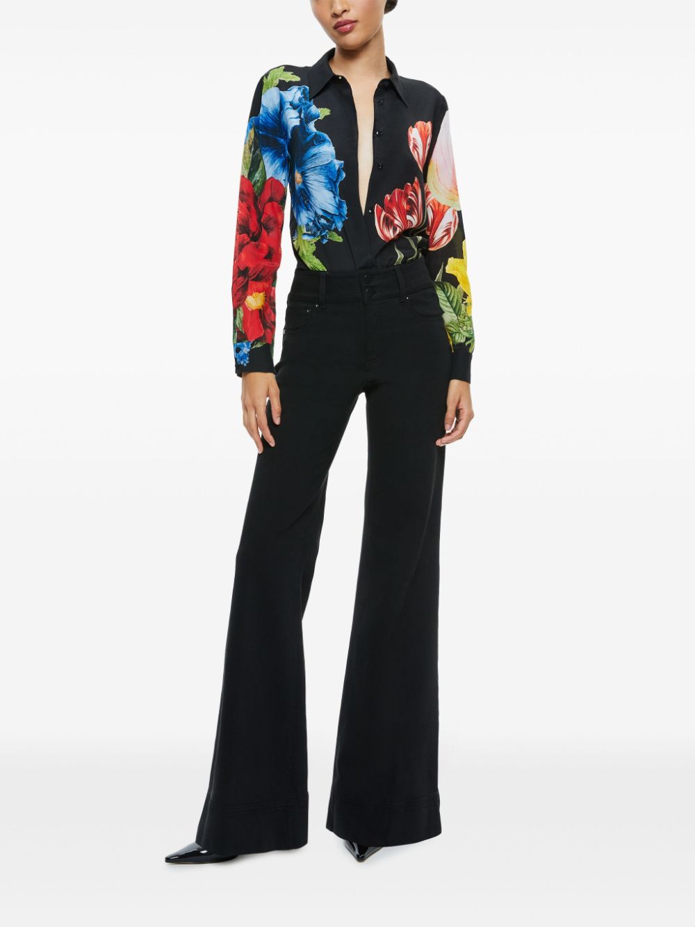 Shop Alice And Olivia Willa Floral-print Silk-twill Shirt In Black