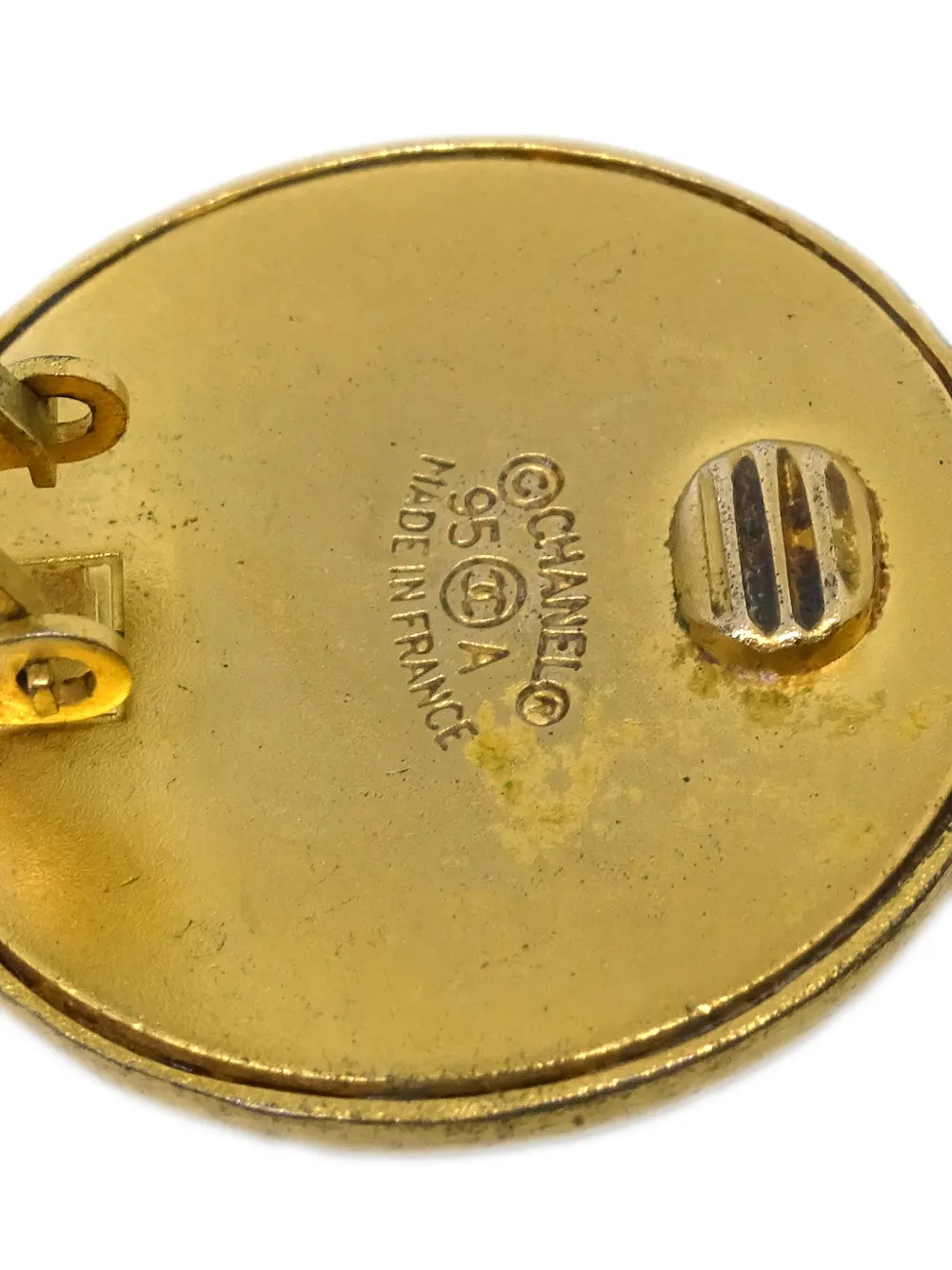 Pre-owned Chanel 1995 Cc Button Clip-on Earrings In Gold