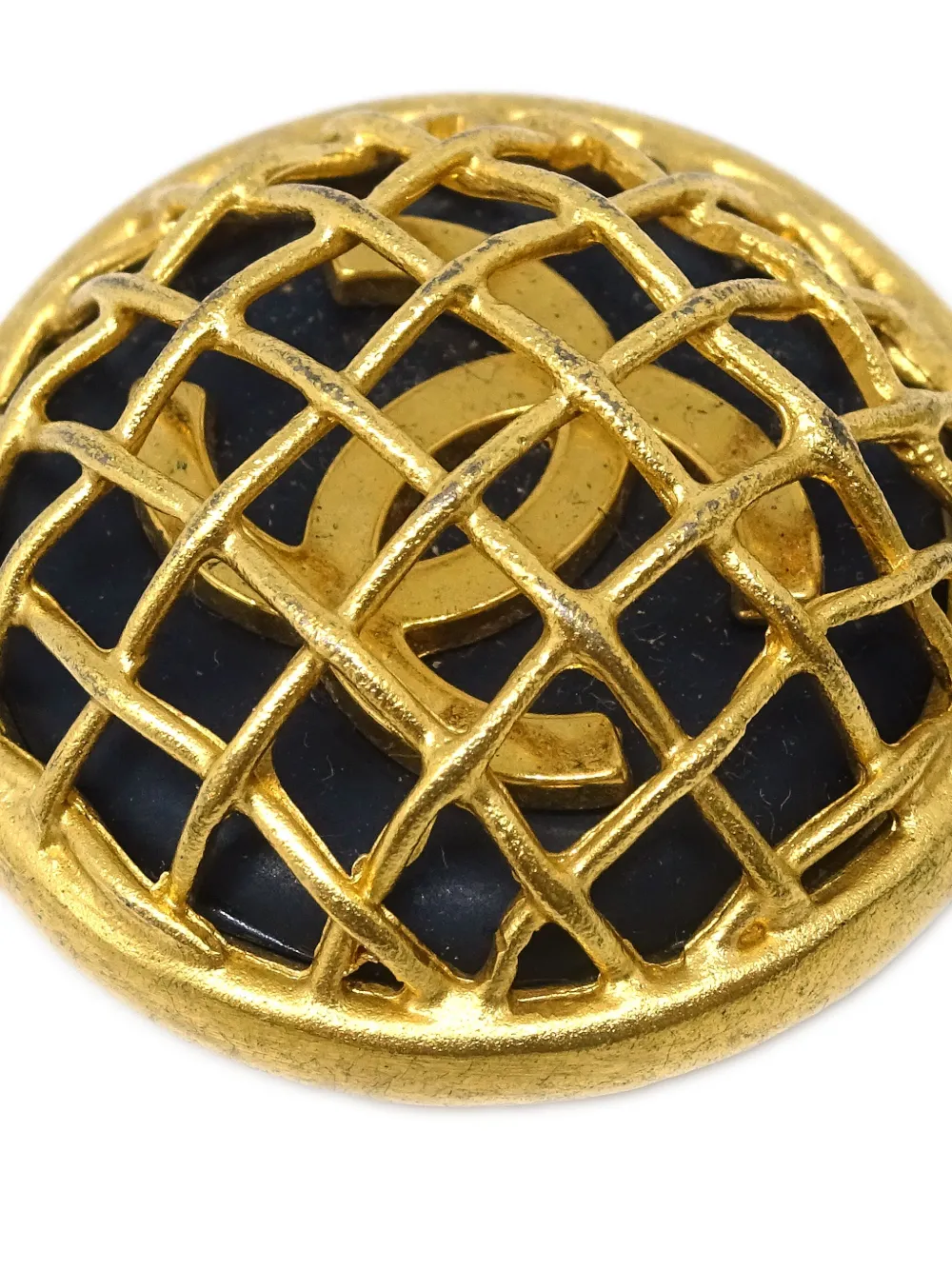 Pre-owned Chanel 1995 Cc Button Clip-on Earrings In Gold