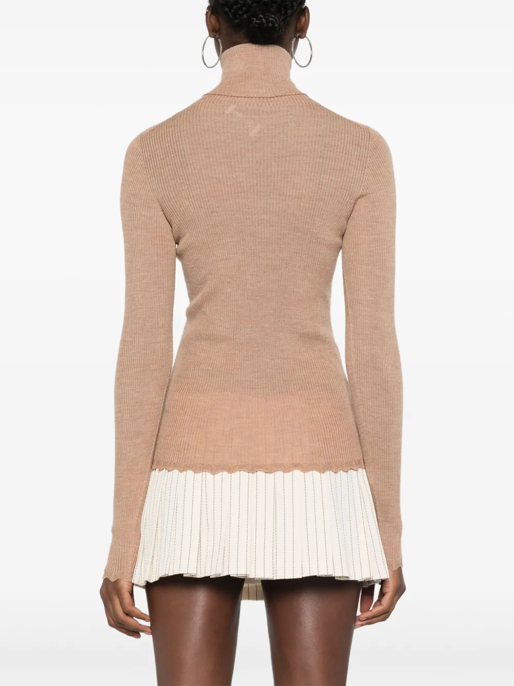 Blumarine Coltrui met broche Beige
