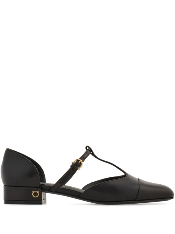 Ferragamo Tストラップ フラットパンプス | ブラック | FARFETCH JP