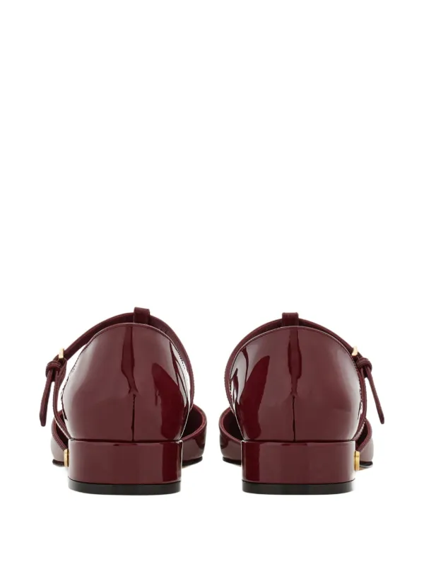 Ferragamo Tストラップ フラットパンプス | レッド | FARFETCH JP