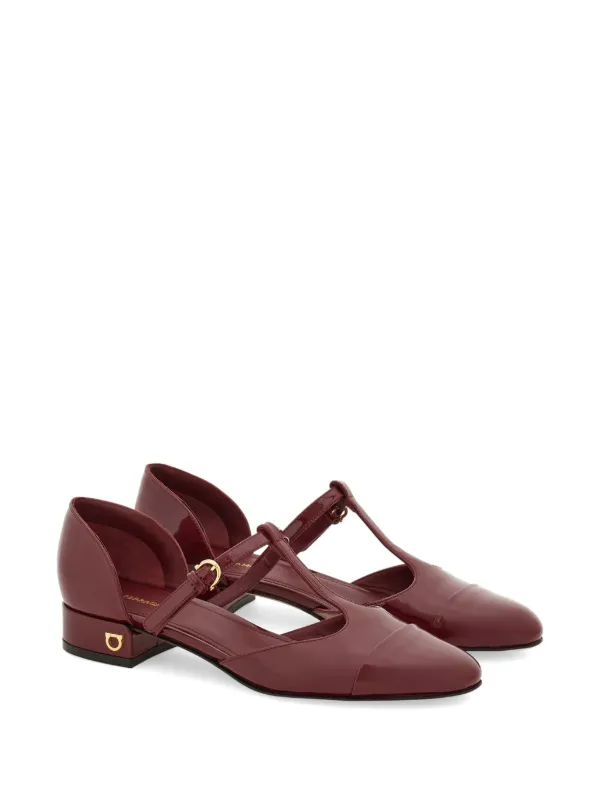Ferragamo Tストラップ フラットパンプス | レッド | FARFETCH JP