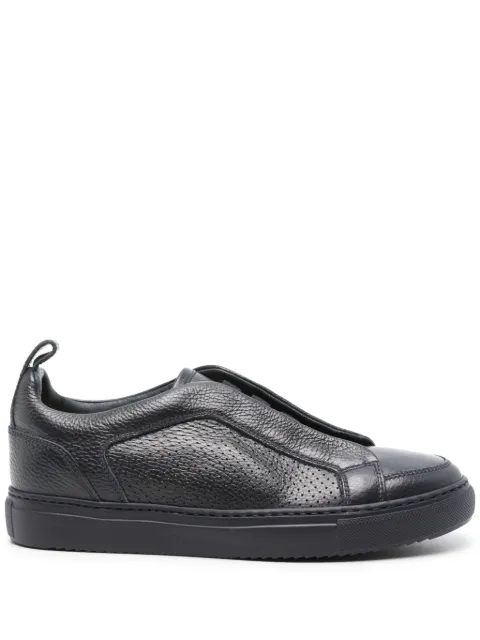 Doucal's tenis con detalle de perforaciones