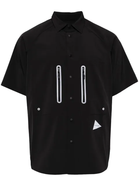 and Wander camisa con paneles y logo estampado