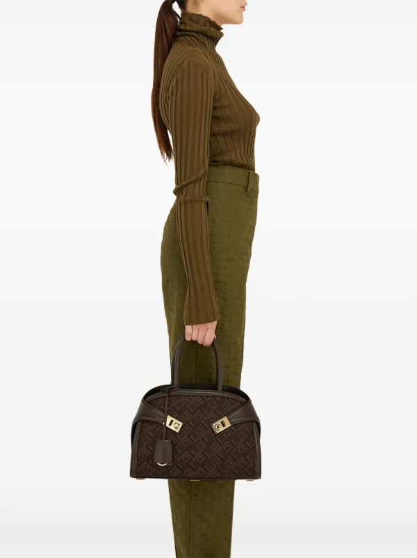 フェラガモ Hug ハンドバッグ(S) Ferragamo Hug ハンドバッグ S | ブラウン | FARFETCH JP