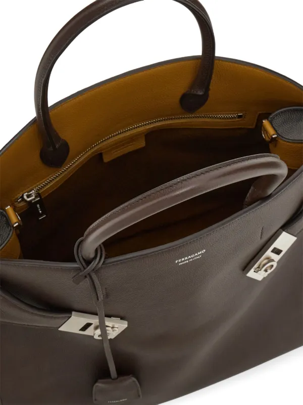 24AW new/FERRAGAMO ハグラージスエードトートバッグ Bag Brown Hug Large suede tote bag in brown - Ferragamo | Mytheresa