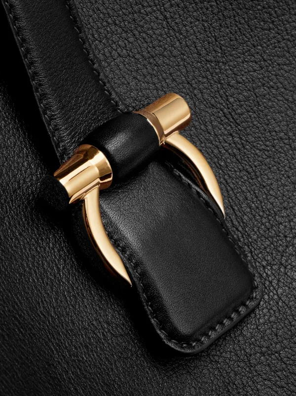 ショルダーバッグ・ポシェット Ferragamo Large Black Leather Tote Bag Ferragamo Large Tote Bag | Black | FARFETCH