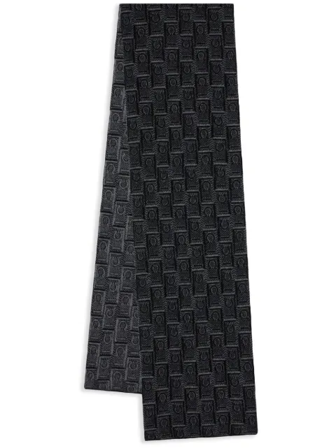 Ferragamo mascada con monograma