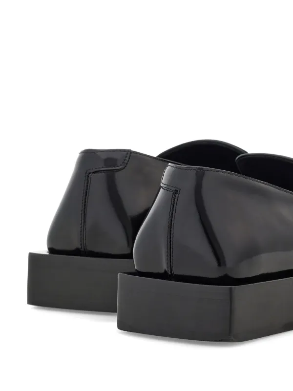 Ferragamo スクエアトゥ レザーローファー | ブラック | FARFETCH JP