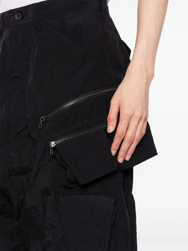 Julius mid-rise drop-crotch Cargo Shorts | Black | FARFETCH