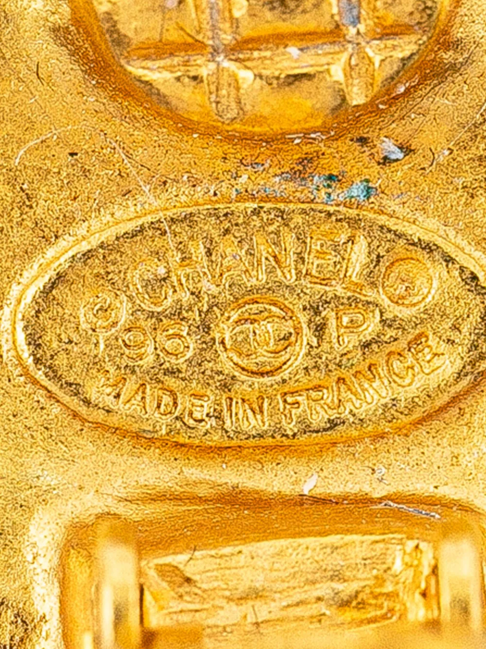 CHANEL Pre-Owned 1996 CC Clip on costume earrings - Goud