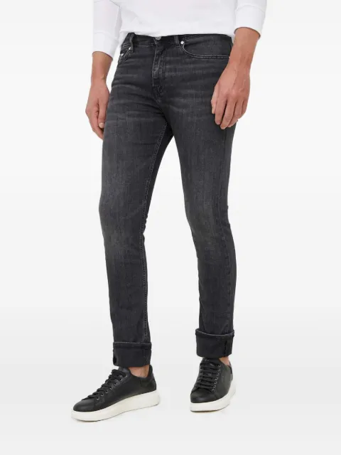 Karl Lagerfeld jeans con parche del logo