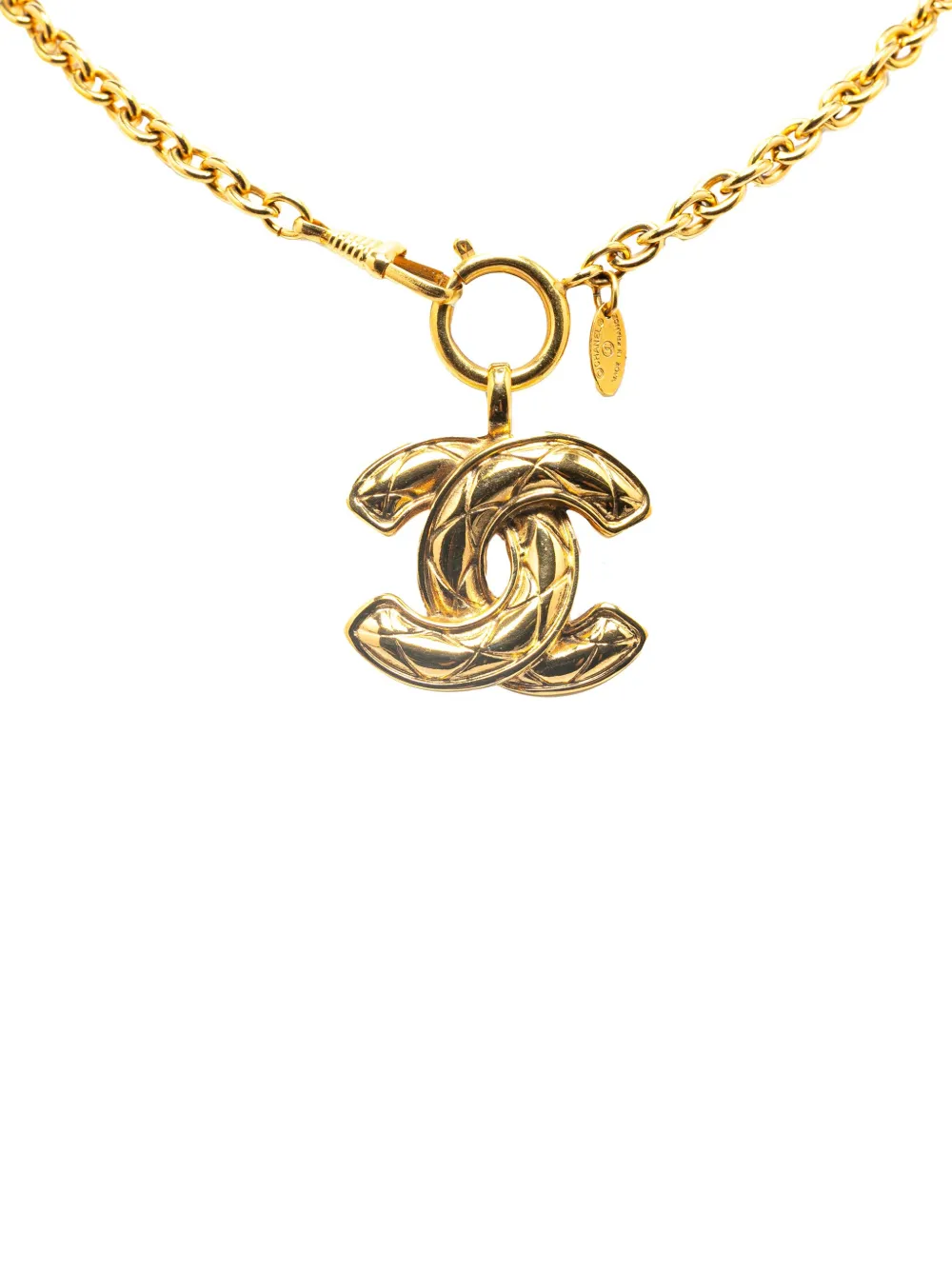 Pre-owned Chanel 20th Century Cc Quilted Pendant Costume Necklace In Gold