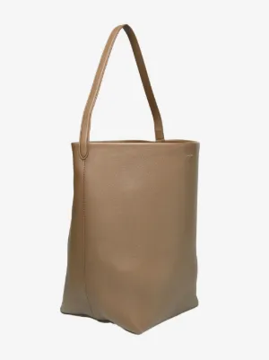 THE ROW*ミニマルスタイル*デイリーにフィット*Nuance Tote Bag The Row Nuance Tote Bag in Black SHG & PLG | FWRD