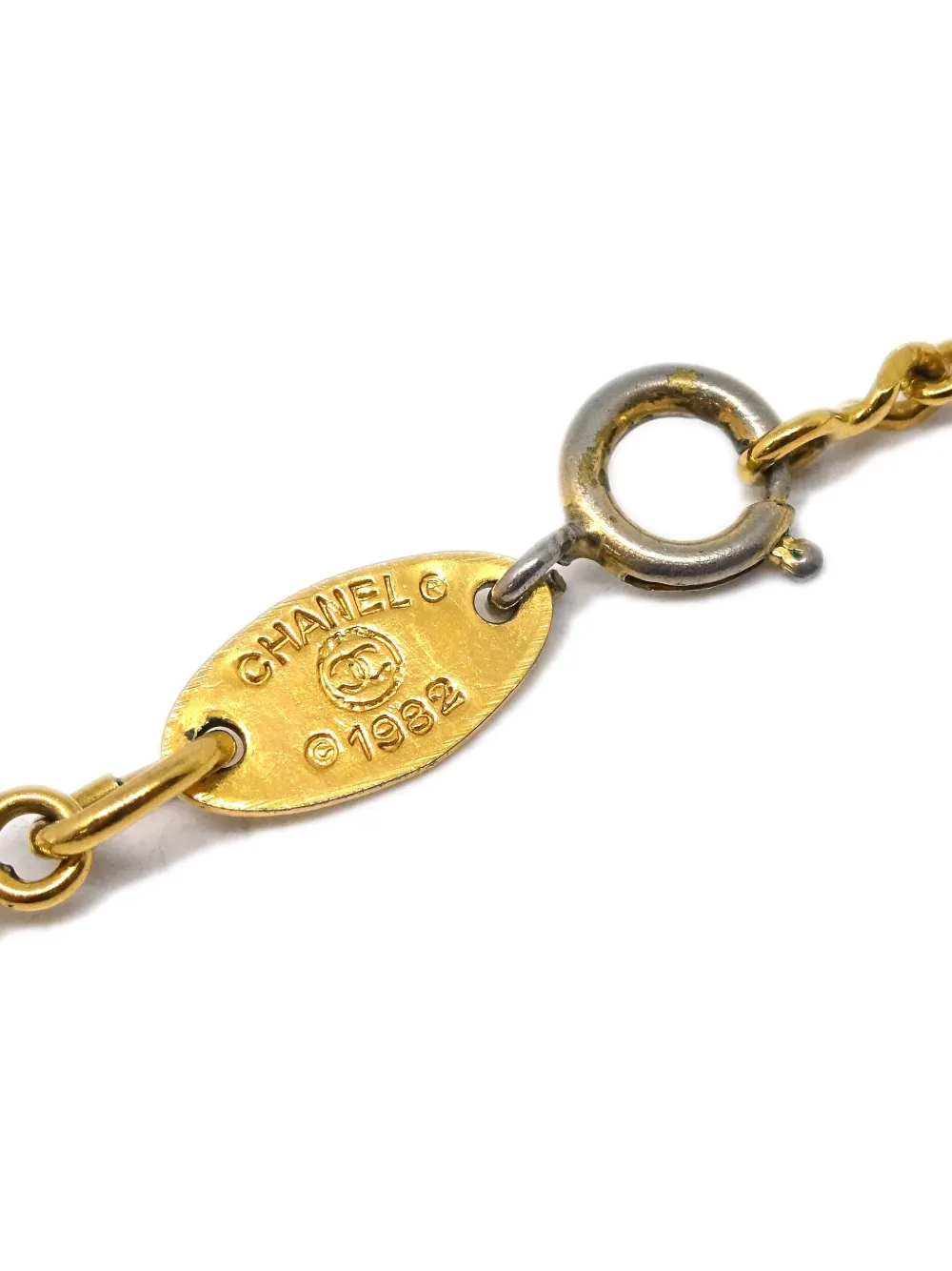 Pre-owned Chanel 1982 Medallion Pendant Necklace In Gold