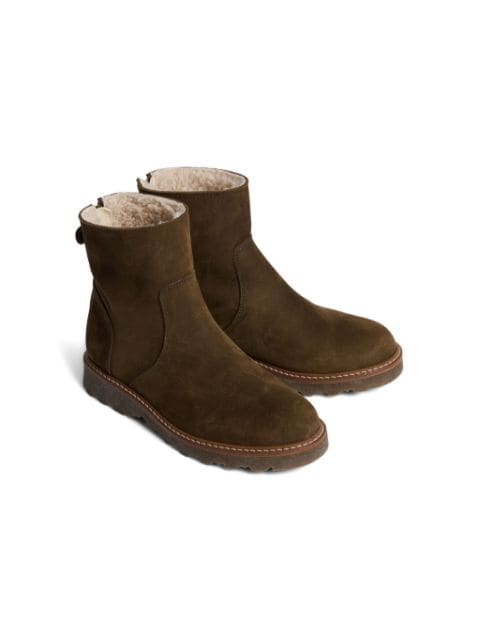 round-toe boots