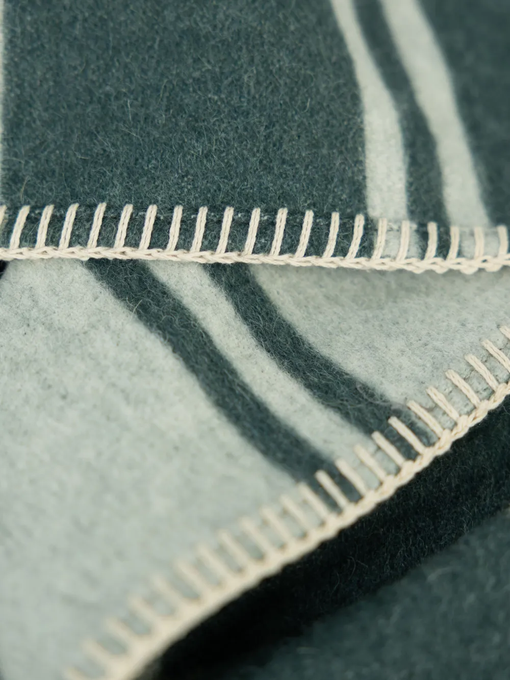 Blacksaw Straits Alpaca-wool Blanket (178cm X 135cm) In Grün